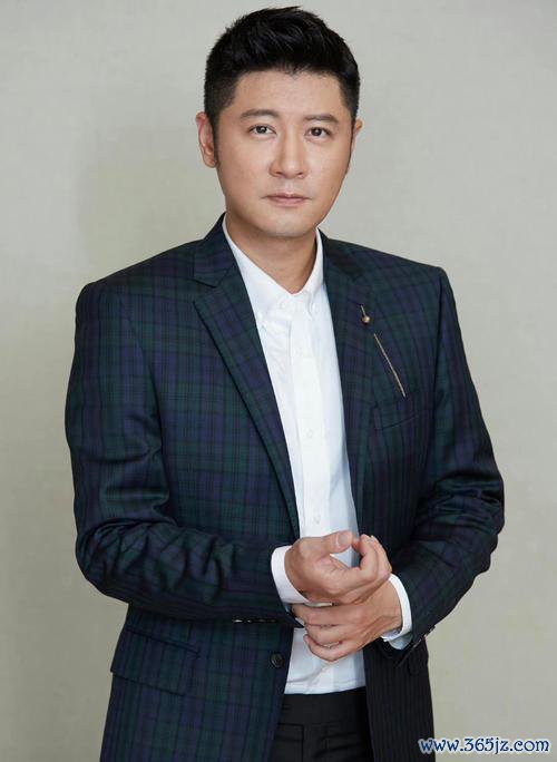 任重45岁家庭现状：女儿穿奢靡裙学步，浑家孙骁骁挎腾贵爱马仕