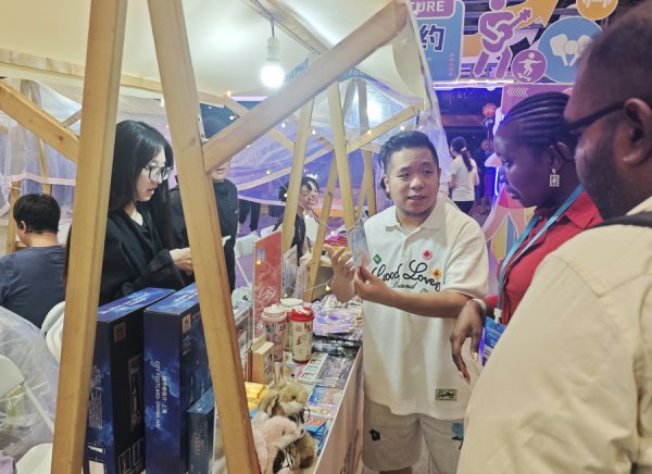 这位波兰后生，念念让更多东说念主尝到中国茶的滋味